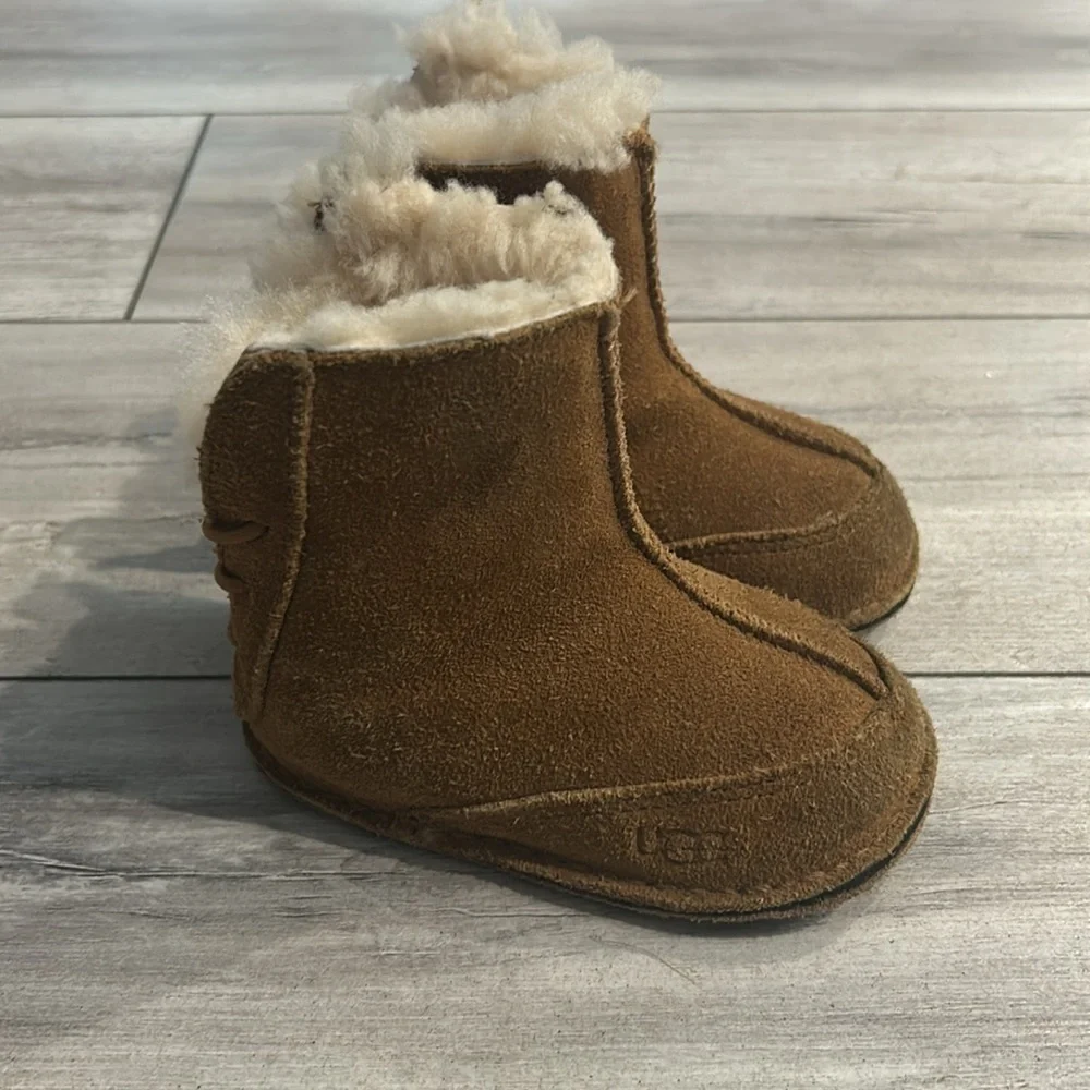 UGG BOO infant baby toddler Brown Shearling Baby Boots size medium